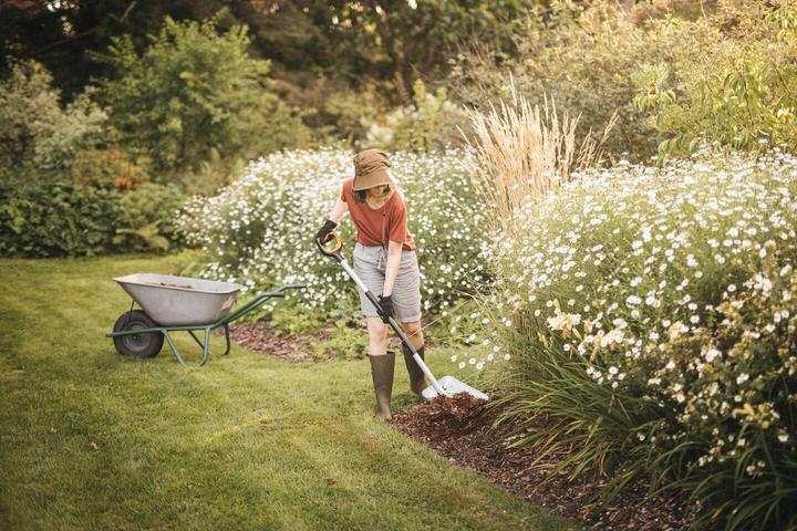 Immagine prodotto Fiskars Pala per sollevare e spostare materiale sfuso e neve, Lunghezza: 130 cm, Borsta rinforzato