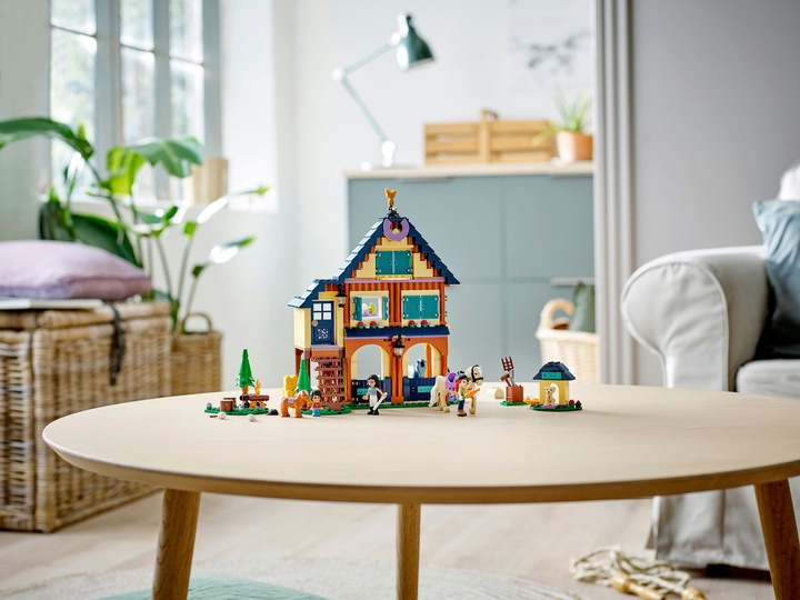 Actual product image LEGO Riding farm in the forest (41683, LEGO Friends)