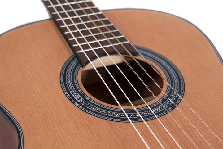 Actual product image Gewa Student Classical Guitar (Classical guitar, Fingerboard: Blackwood Tek, Frets: nickel silver, Mechanics: chrome-plated, Neck: Carbon reinforced, Pages: Okoume, Top: Cedar)