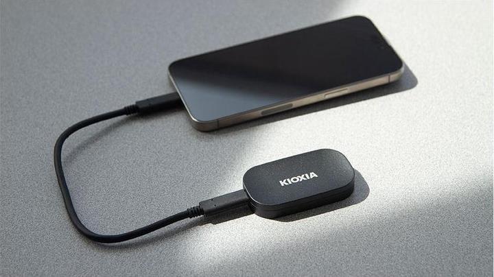 Actual product image Kioxia EXCERIA PLUS Portable SSD 2TB USB 3.2 Gen2 Type C (2 TB)