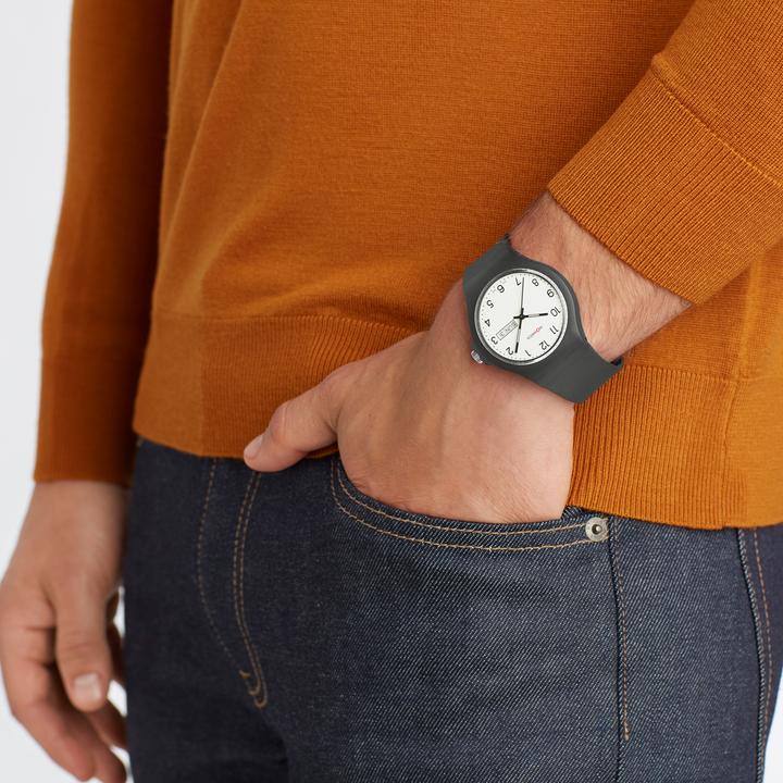 Actual product image M Watch Mondaine Core 42 (Analogue wristwatch, Swiss made, 42 mm)