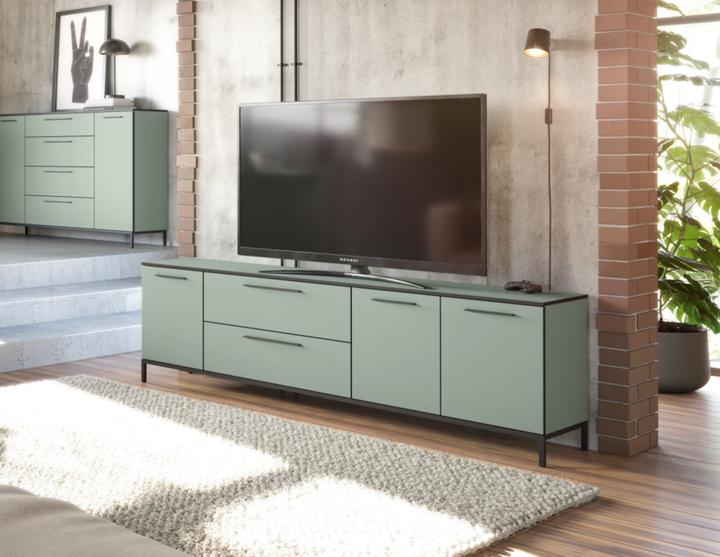 Schilfgrün, Schwarz