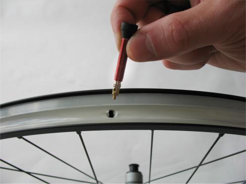 Actual product image VAR TUBELESS VALVE AL RT 35MM 2-ST RED, PAIR