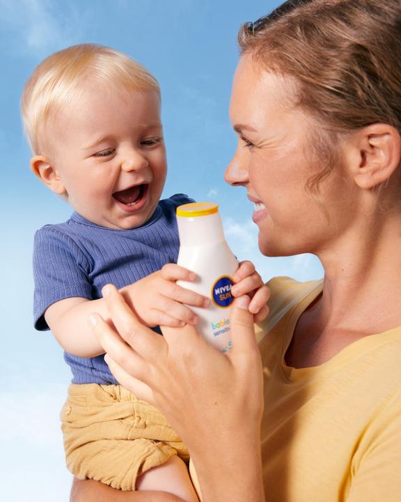 Immagine prodotto NIVEA Sun Babies & Kids Sensitive Protect Lotion (Crema solare, SPF 50, 200 ml, 236 g)