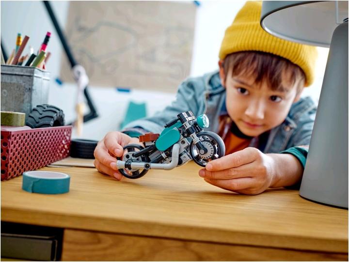 Actual product image LEGO Vintage motorbike (31135, LEGO Creator 3-in-1)