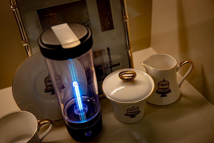 Actual product image Ladis Bottle - portable UV steriliser