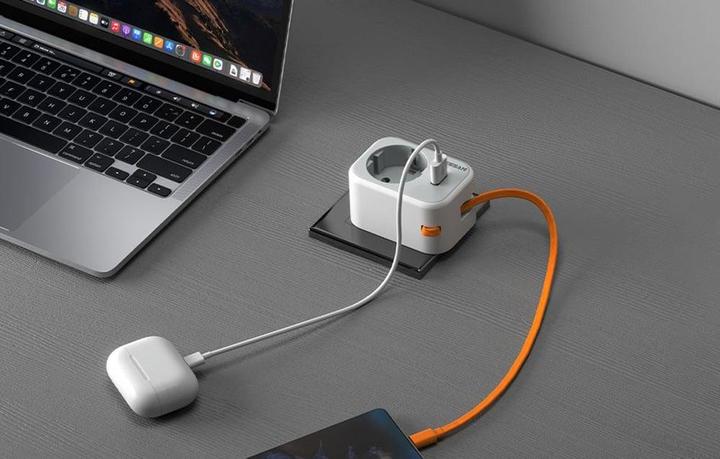 Actual product image Tessan Wall socket TS-332-EN (CEE 7/3, 3x)