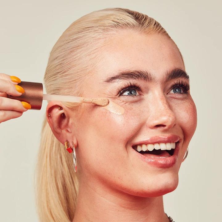 Immagine prodotto Rimmel London Multi Tasker meglio dei filtri (004 Leggero Medio)