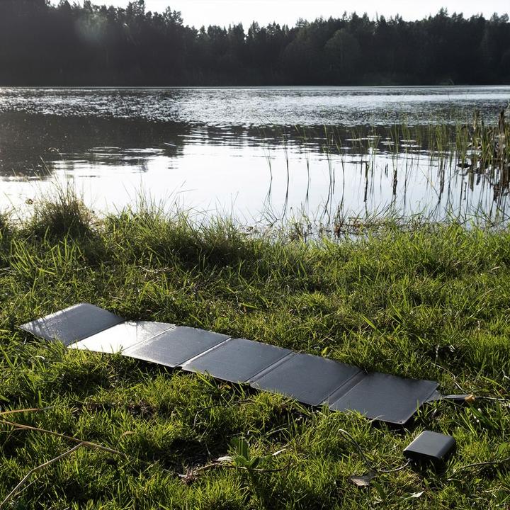 Actual product image Aqiila Sunbird P56 - Foldable solar panel (56 W, 1.34 kg)