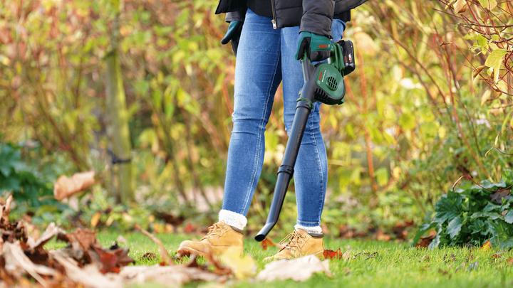 Produktbild Bosch Home & Garden Universal (Akkubetrieb, Laubbläser)