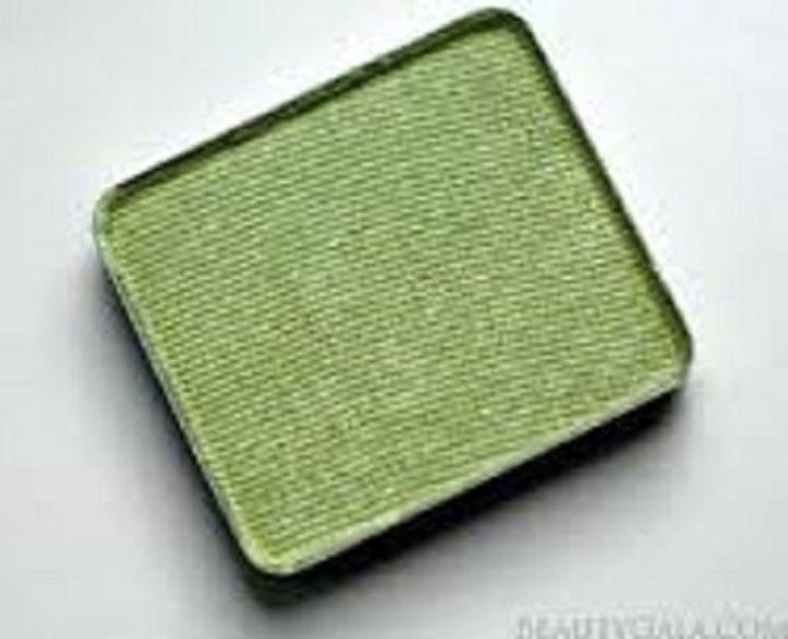 Actual product image Aveda Eye Colour Shadow Single in Lemongrass 980 - New in Package (Lemongrass)