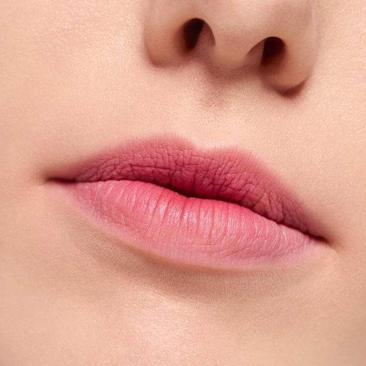 Image du produit essence BLUR soufflé matte lip cream rouge à lèvres (05 Crush Hour)