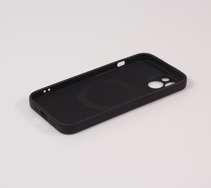 Actual product image PhoneLook Soft-shell silicone cover with MagSafe and camera protection (Apple iPhone 13)