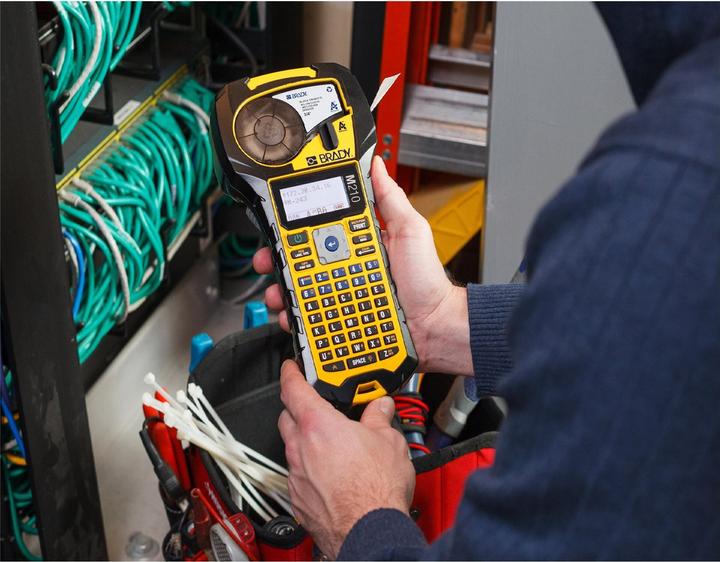Produktbild Brady M210 Etikettendrucker, Kartonverpackung, mobiles Beschriftungsgerät, Endlos- und Etikettendruck, A
