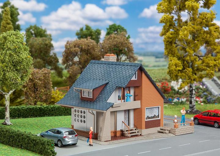 Immagine prodotto Faller Casa residenziale con balcone