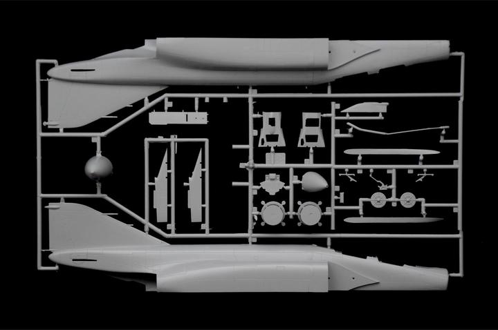 Immagine prodotto 1:48 F-4J Phantom II