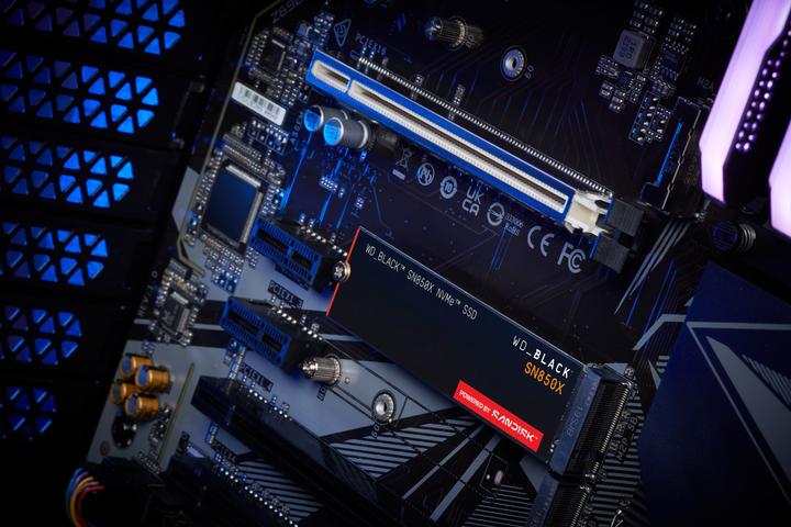 Actual product image WD Black SN850X powered by SANDISK (8000 GB, M.2 2280)