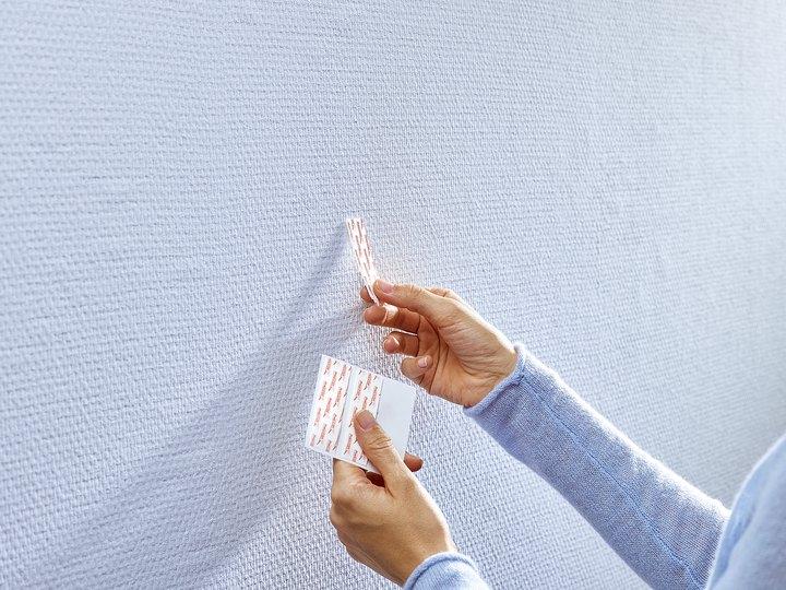 Produktbild tesa Klebeschraube für Tapete & Putz, höhenverstellbar