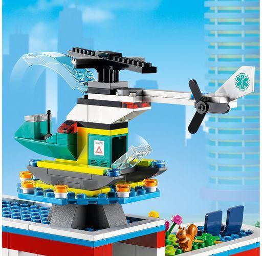 Actual product image LEGO Hospital (60330, LEGO City)
