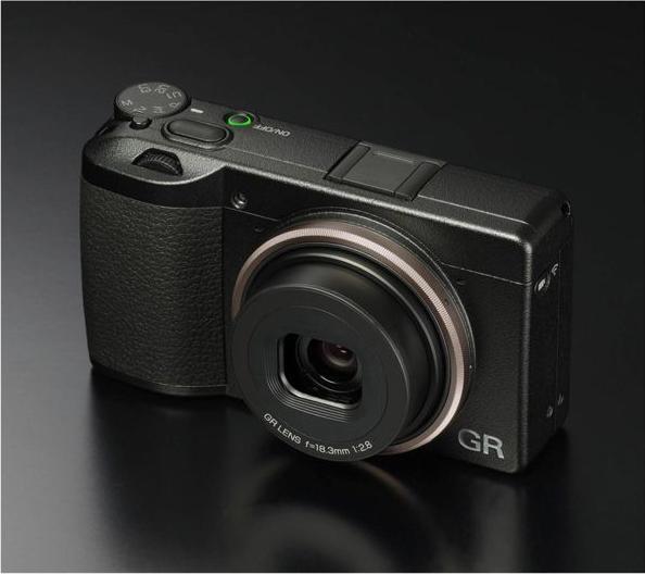 Produktbild RICOH Gr Iii (18.3mm, 24.24 Mpx, APS-C / DX)