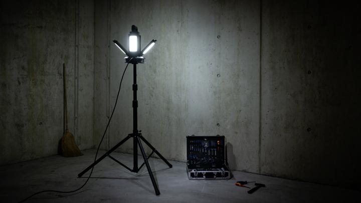 Produktbild Steffen WORKLIGHT LED Strahler 4x30W Teleskopstativ 3m Kabel (14000 lm)