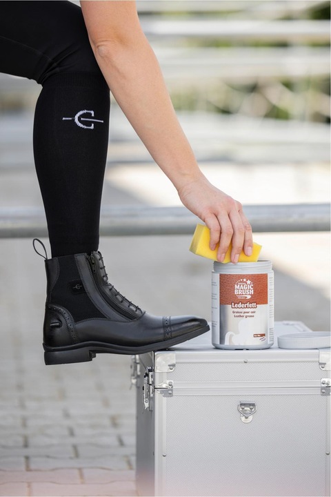 Actual product image Magic Brush LeatherCare leather grease with beeswax
