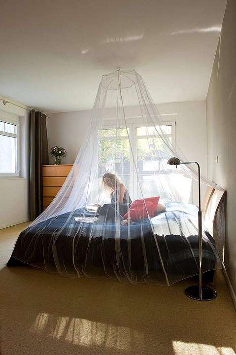Produktbild tesa Insektenschutz COMFORT, Moskitonetz für Doppelbetten (1250 x 250 cm)
