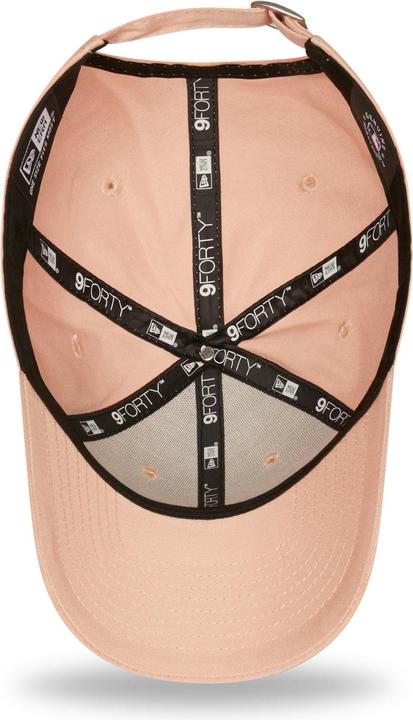 Actual product image New Era 9Forty Strapback New York Yankees Blush