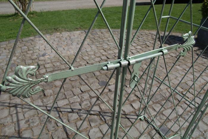 Produktbild Swisshandel24 Rosenbogen mit Tor Melissa, antik-grün (40 cm, 120 cm)