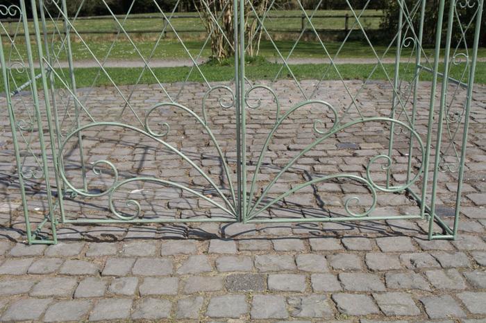 Produktbild Swisshandel24 Rosenbogen mit Tor Melissa, antik-grün (40 cm, 120 cm)