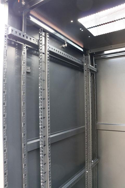 Actual product image Extralink 42U 800mm floor cabinet black (42 RU, 19 inch rack)