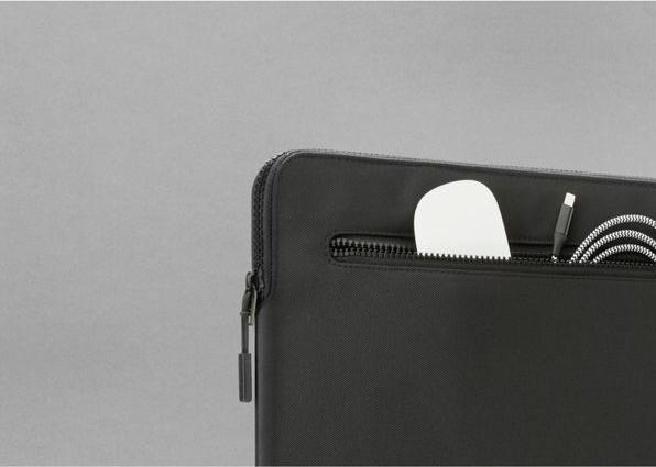 Actual product image Pipetto Macbook Sleeve 16" Organiser, Black (16", Apple)
