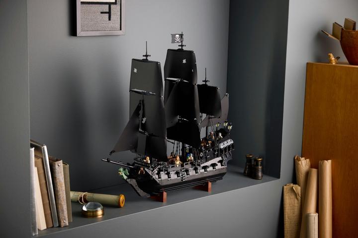 Produktbild LEGO Captain Jack Sparrows Piratenschiff (10365, LEGO Icons)