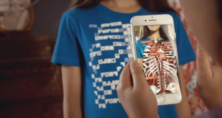 Productafbeelding Curiscope Ontdek het menselijk lichaam met behulp van augmented reality /T-shirt maat S voor kinderen...
