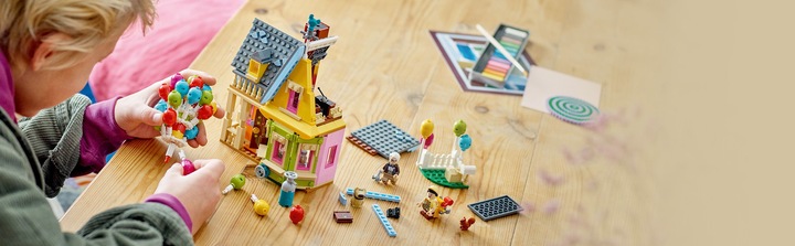 Actual product image LEGO Carl's house from "Upstairs (43217, LEGO Disney)