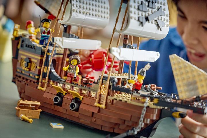Produktbild LEGO Legendäres Piratenschiff