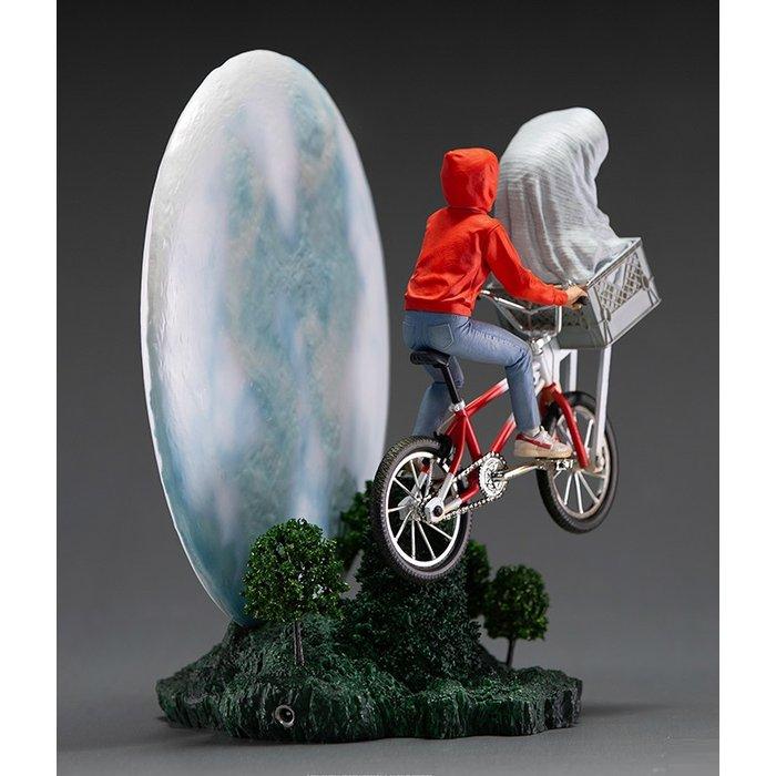 Actual product image Iron Studios E.T. - The Extra-Terrestrial: E.T. & Elliot 1/10 - Deluxe