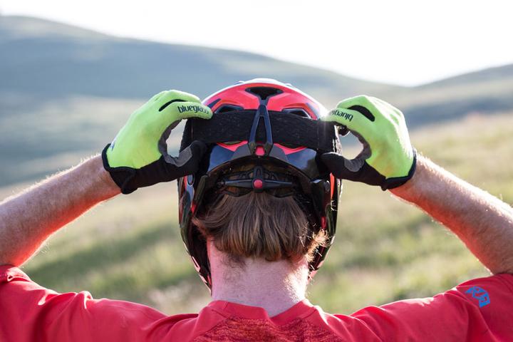 Produktbild MET Parachute (54 - 58 cm)