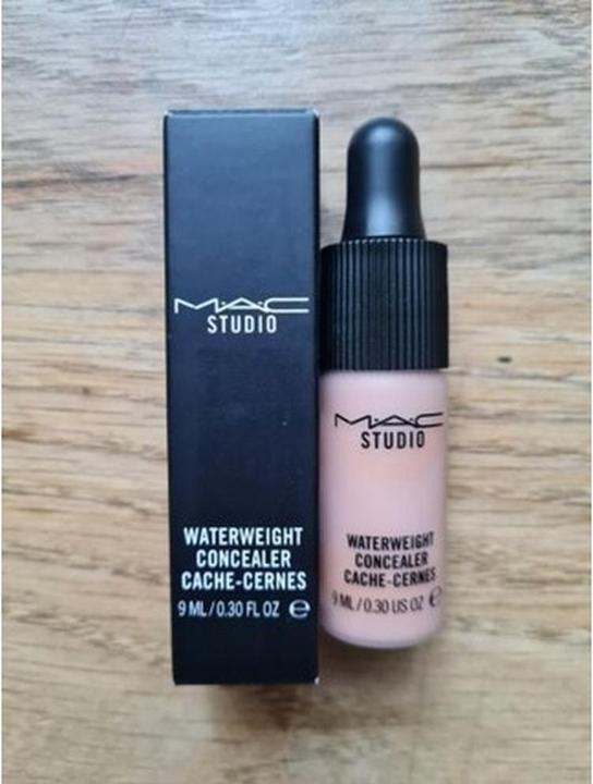 Actual product image MAC Cosmetics Studio Waterweight Concealer (NW30)