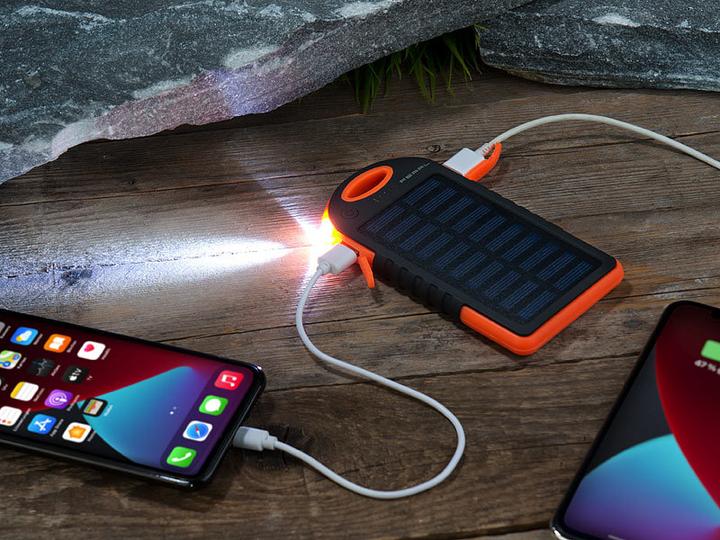 Produktbild Pearl Solar-Powerbank mit Taschenlampe (3000 mAh, 5 W, 11.10 Wh)
