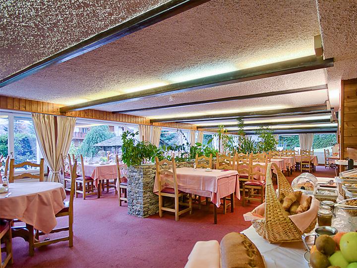 Actual product image Smartbox Panoramic stay in the Alps: 1 night in a 3* hotel and dinner in Crans-Montana (2 pers.)