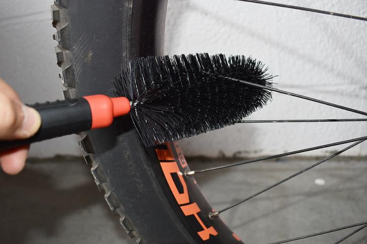 Produktbild 29BT Kit chaine vélo : 1x outil de réparation chaîne vélo + 1x set de nettoyage chaîne vélo + 1x clé alle