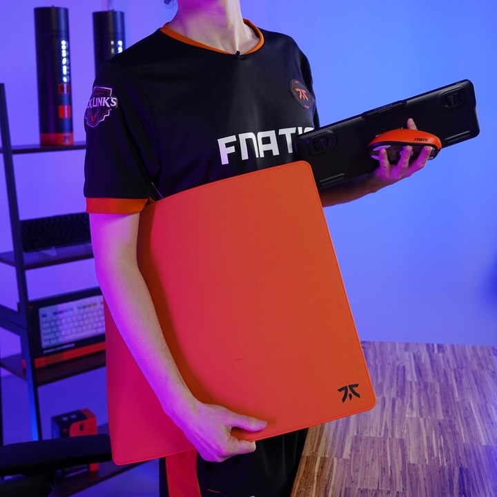 Produktbild Fnatic MAX Dash XL Pro Gaming Mouse Mat, Sunset Orange Textured Cloth Speed Surface, Water Resistant (XL)