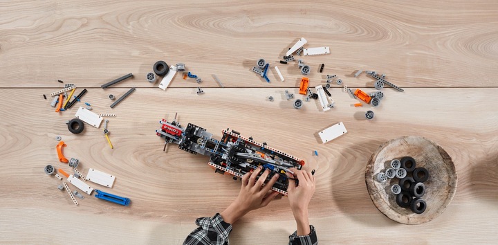 Actual product image LEGO Technic 42128 Heavy tow truck (42128, LEGO Technic)
