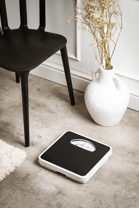 Actual product image Adler AD 8179 personal scale Square Black, White Mechanical personal scale (130 kg)