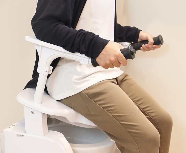 Produktbild Kmina Toilettensitzerhöhung mit Armlehnen