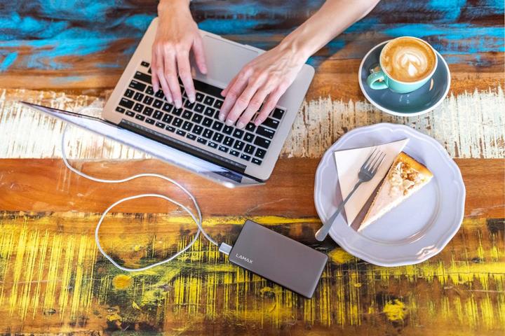 Actual product image Lamax LM20000FC Powerbank Lithium Polymer (LiPo) 20000 mAh Grey (20000 mAh, 5 W, 74 Wh)