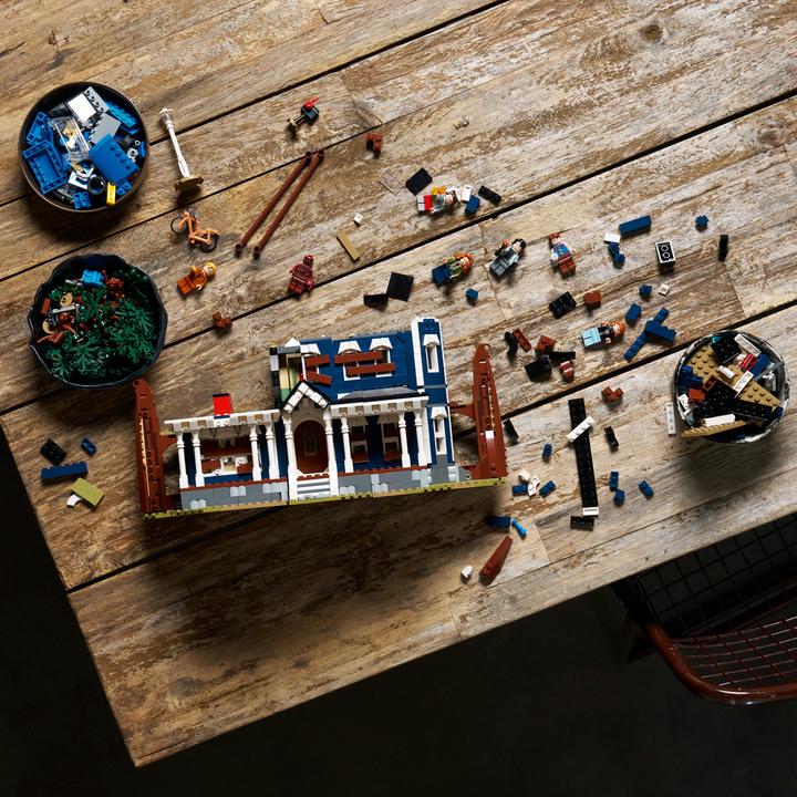 Actual product image LEGO Stranger Things: The Creel House (11370, LEGO Icons)