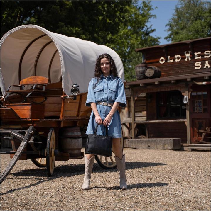 Immagine prodotto Hide & Stitches Ispirato dalla Campagna