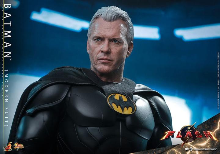 Actual product image Hot Toys The Flash figurine Movie Masterpiece 1/6 Batman (Modern Suit) 30 cm